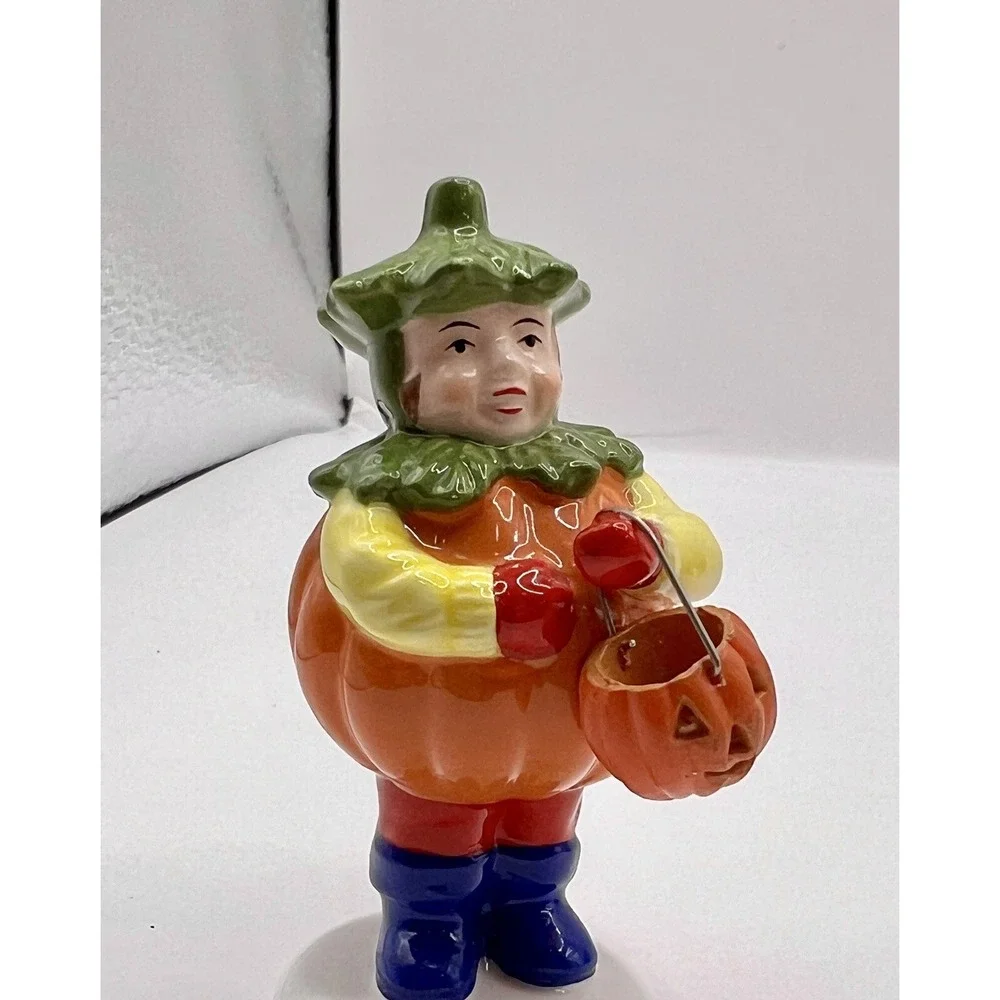 Department 56 Snow Village Halloween Lighting the Jack-O'-Lanterns 55117 & 55026